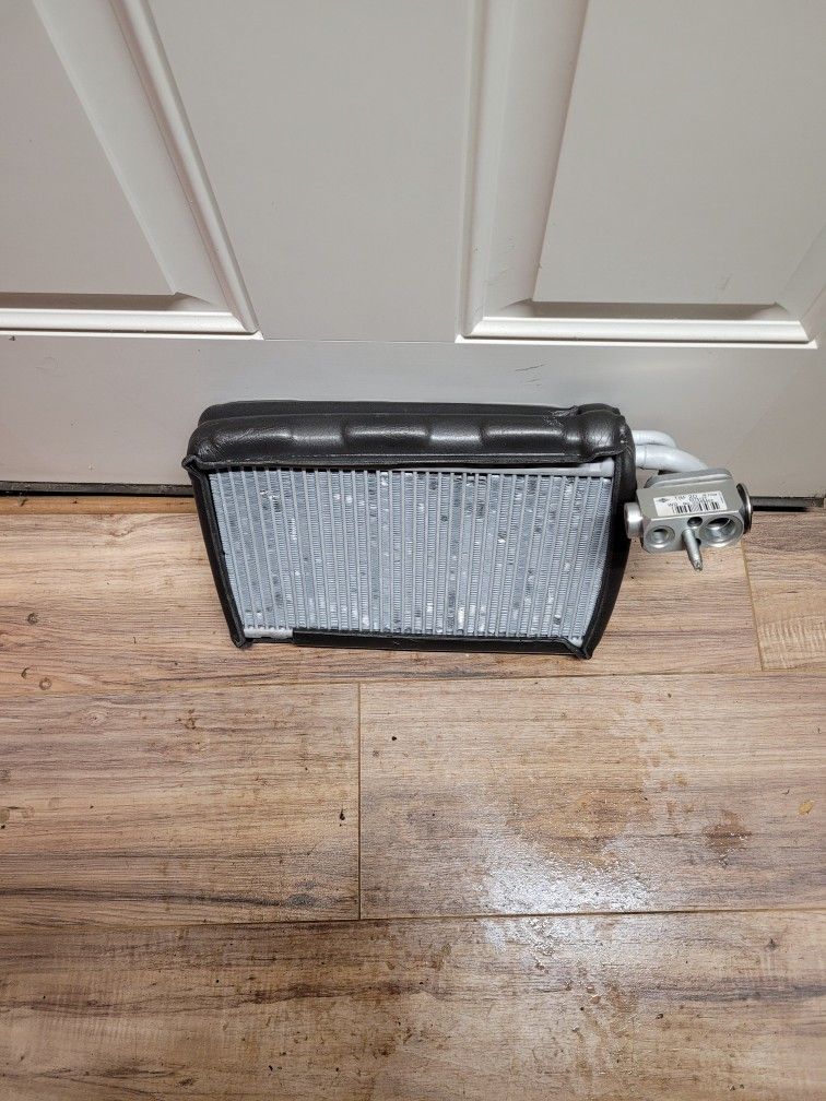 Condenser A/C Radiator For 2012-14 Jeep Charoke 3L Diesel , New.