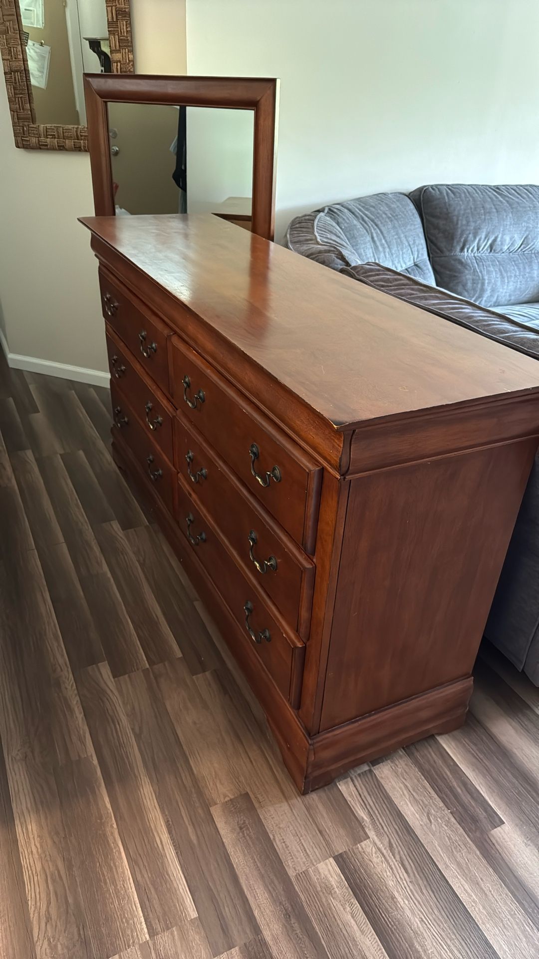 FREE Dresser With Mirror. Left Middle Drawer Track Is Messed Up.