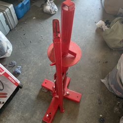 Tire Dismounting Station