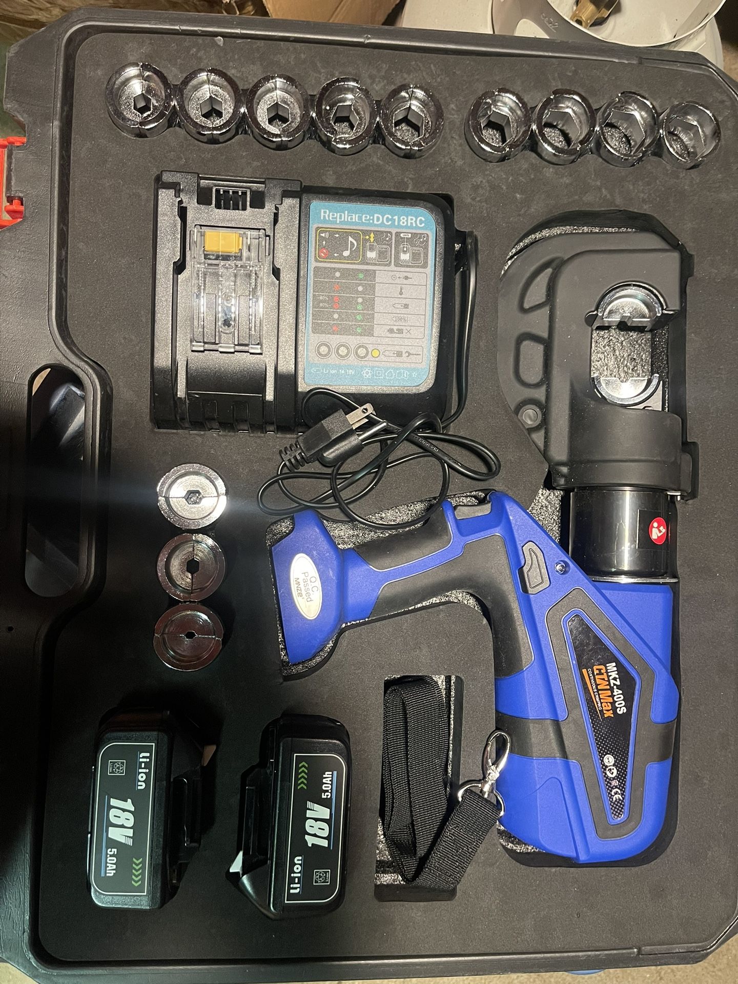 EZ-400 EZ-300 Rechargeable Hydraulic Pliers Electric Hydraulic Crimping DC18V/5Ah Charging Crimping Pliers Tool Ex-Factory Price