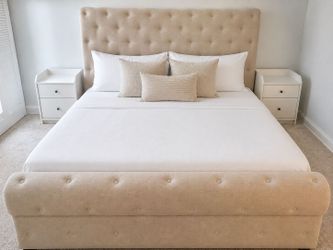 Upholstered King bed with Bedframe