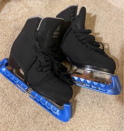 Size 2.5 Black Mystique figure skates