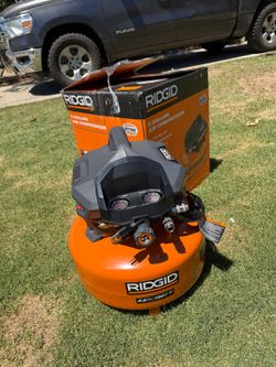 RIDGID
6 Gal. 150 PSI Portable Electric Oil-Free Jobsite Pancake Air Compressor with Dual Pressure Gauges and 2-Quick Couplers