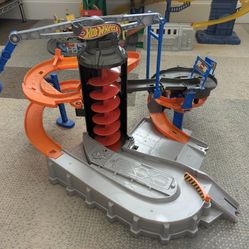 Hot Wheels Construction Zone Chaos Playset