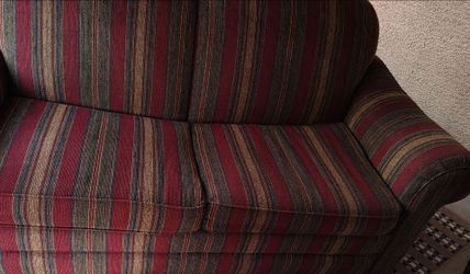 Lay-Z-Boy COUCH &  Queen HIDE A BED.  LIKE NEW.