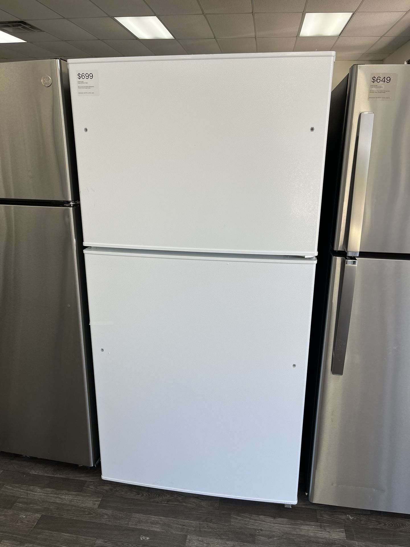 $699 GE 21.1 Cu Ft Top Freezer Refrigerator ENERGY STAR Garage Ready