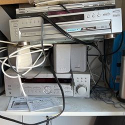 Sony Receiver 5 Disc DVD Changer And Surround Sound 