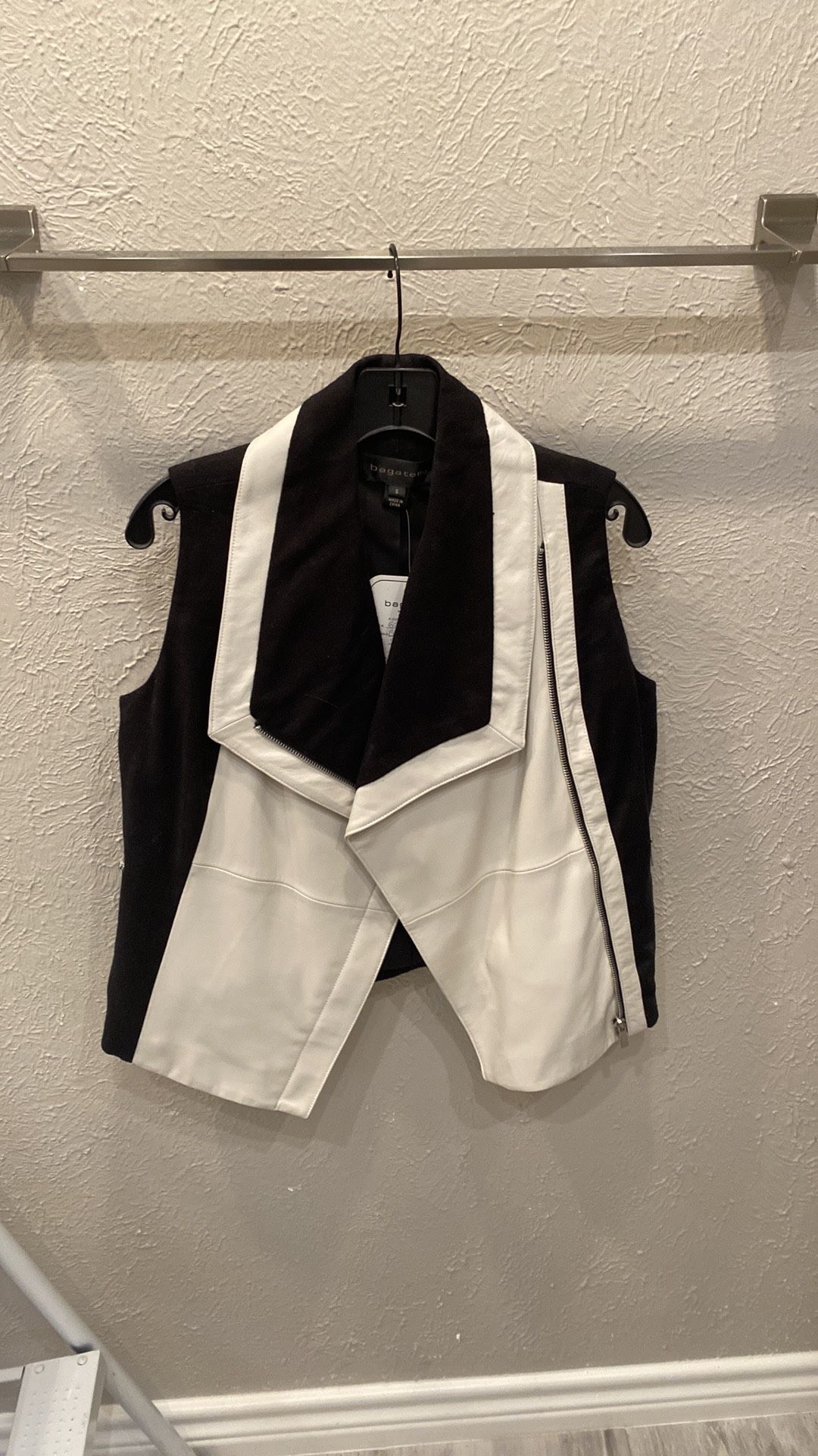 BAGATELLE white faux leather / black linen vest