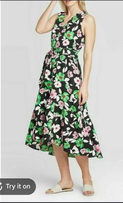 Who What Wear floral print sleeveless dress featuring a high-low https://offerup.com/redirect/?o=aGVtLk5ldw== no tags