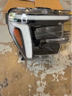 2025 Ford f-150 headlight (R)