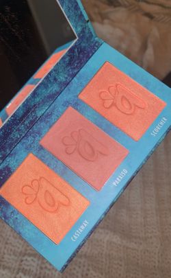 Alamar Cosmetics blush trio palette