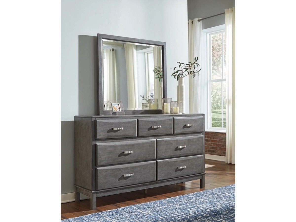 Dreeser And Mirror 7 Drawer