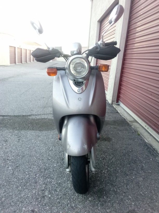 Yamaha Vino Motor Scooter