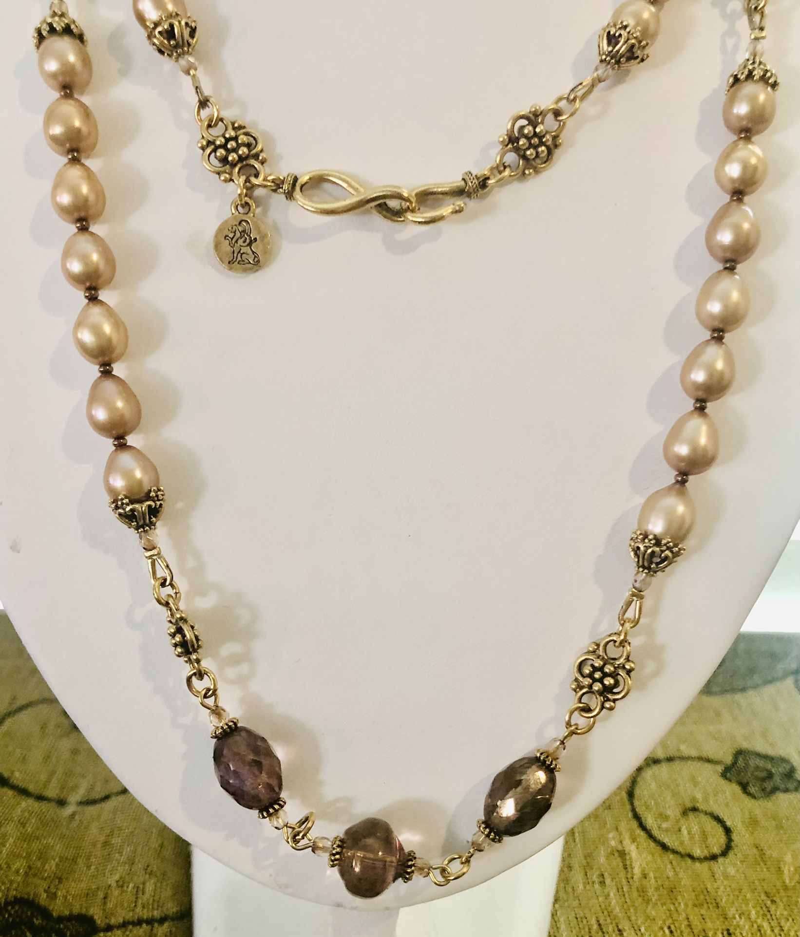 Vtg.Robin Steele baroque pearls and cameo long necklace