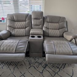 Premium Gray Power Reclining Sofa & Loveseat Set – Excellent Condition!Pickup Only