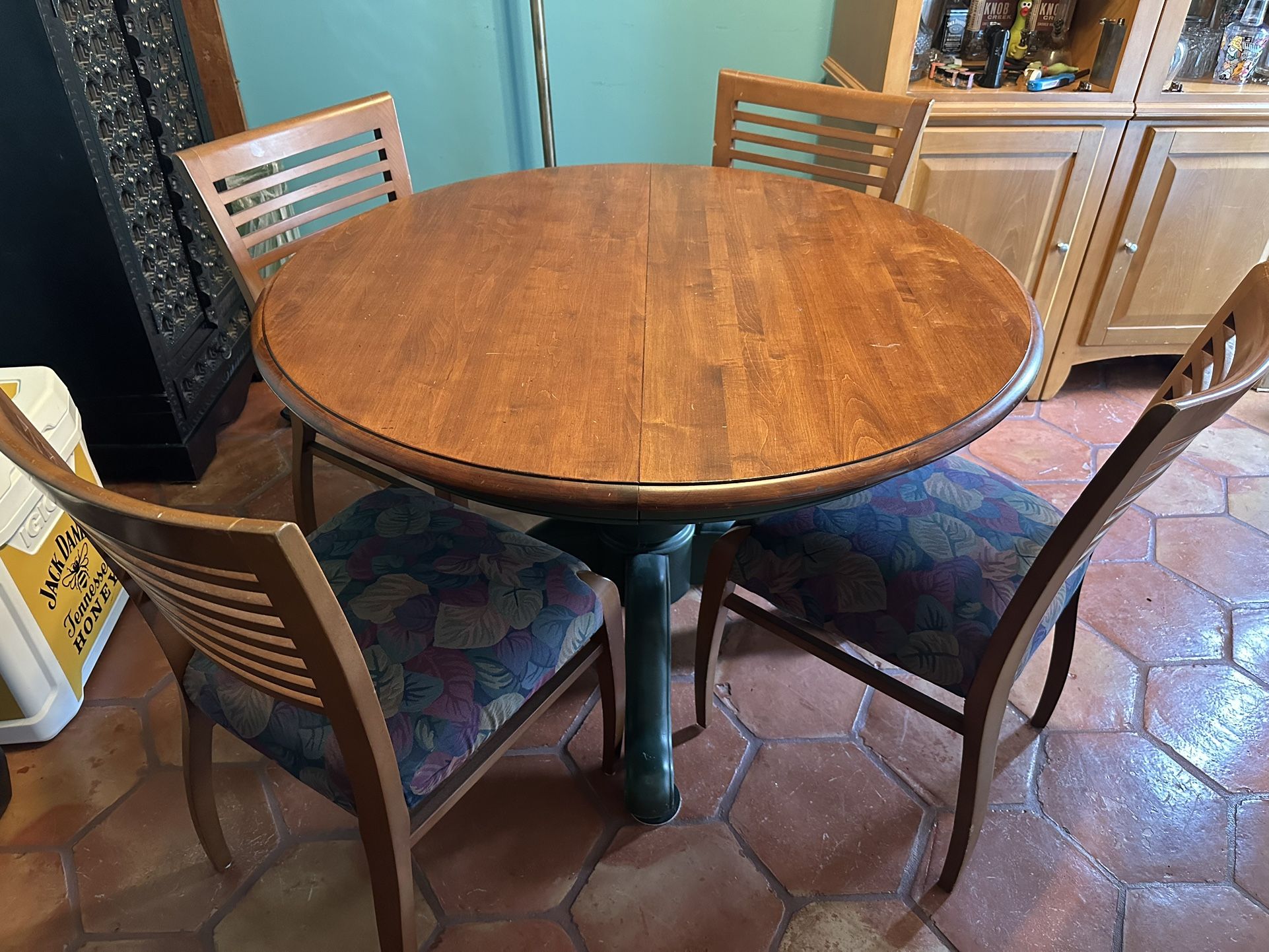 Havertys Solid Wood Dining Set – Table, Chairs, Leaf Poker