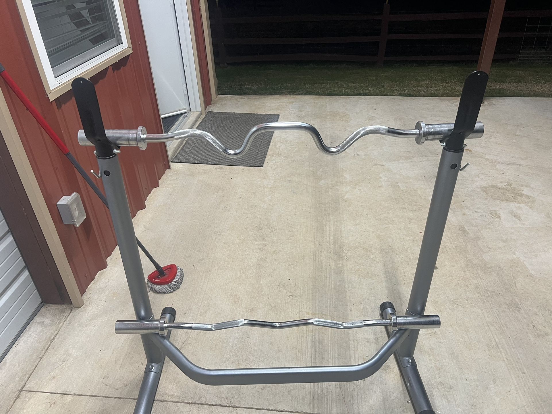2 Curl Bars With Stand And Bench