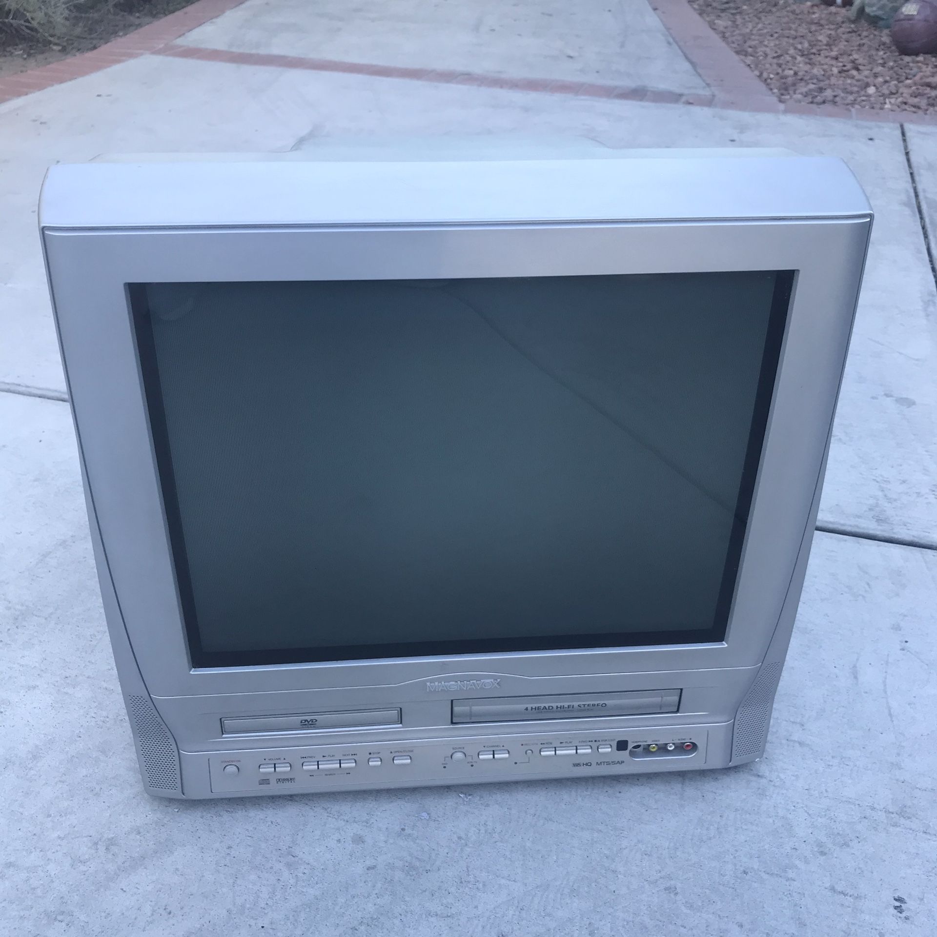 Magnavox 20" TV/DVD Player Combo MSD520FF Retro Gaming