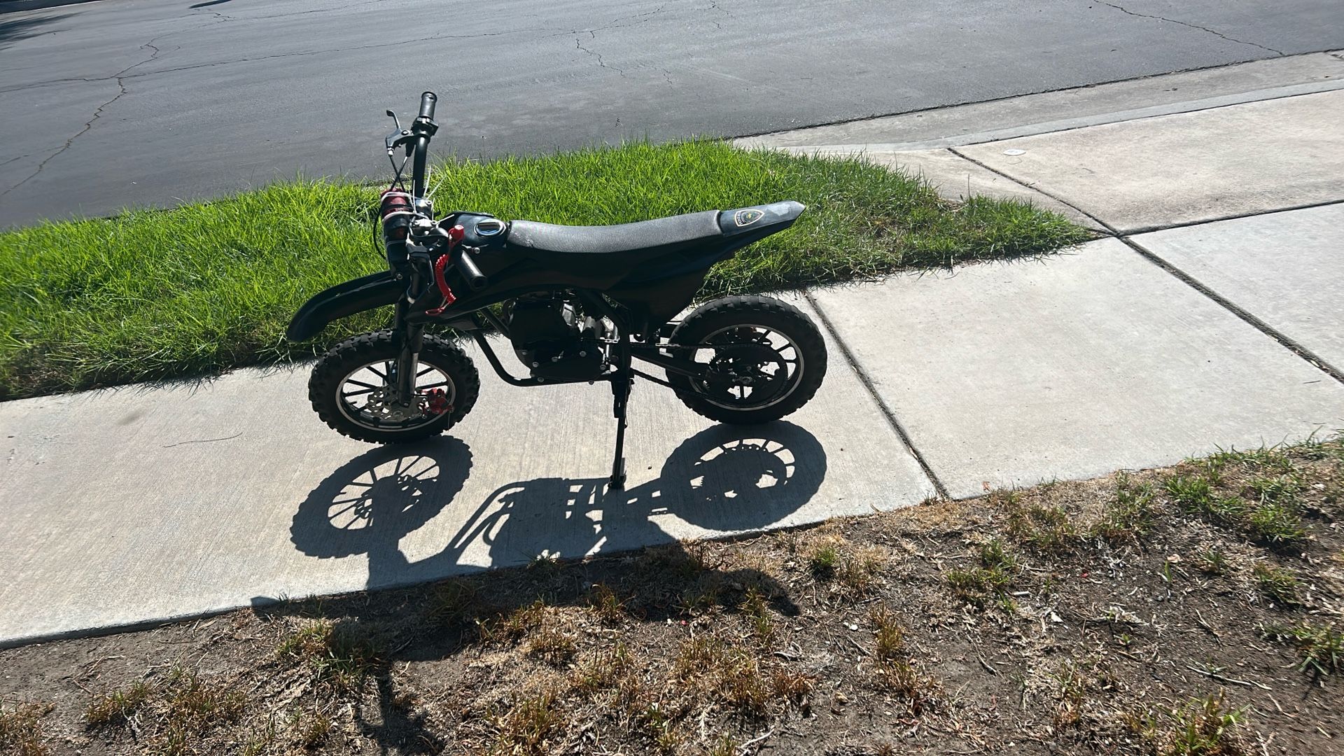 Kids Dirtbike the color of the Dirtbike is black