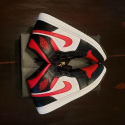 Nike Air Jordan 1 Mid Shoes
