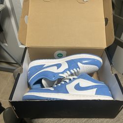 Air Jordan 1 Low "University Blue" (Patent Leather)