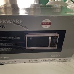 New In Box Microwave Oven 