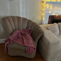 Vintage Ascending Clam Chair 