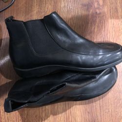 Strictly Comfort Black Leather Low Boots