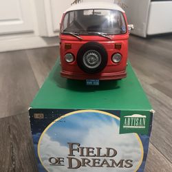 Diecast 1/18 Scale  Greenlight  1973 Volkswagen Bus Type 2 Field Of Dreams  Brand New 