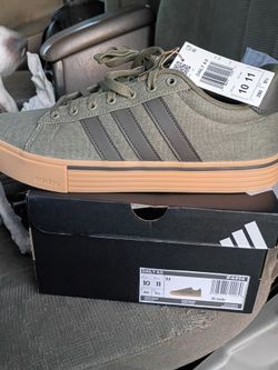 Adidas  daily 4.0