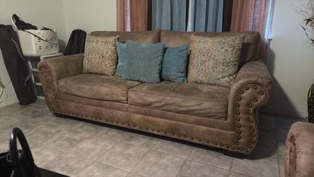 Living room set with wall pictures and curtins