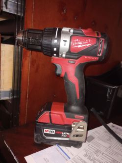 Milwaukee drill with battery