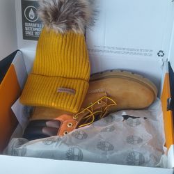 10 .5 Women's Timberland And Hat