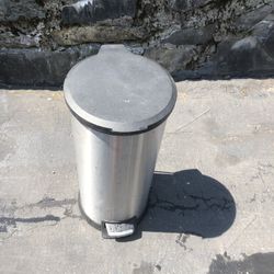 Very Good Condition Trash Can 