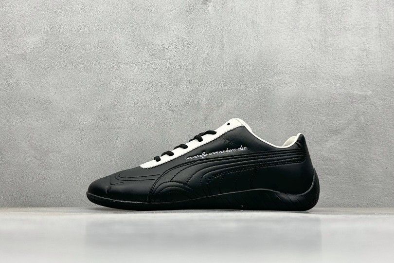 Sports shoes with low heels, fashionable and versatile, suitable for daily life and casual wear, with a thin sole.