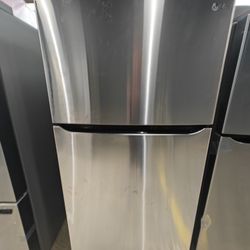 LG 33inch top freezer refrigerator