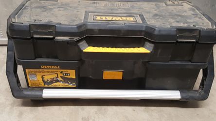 dealt 2 in 1 tool box