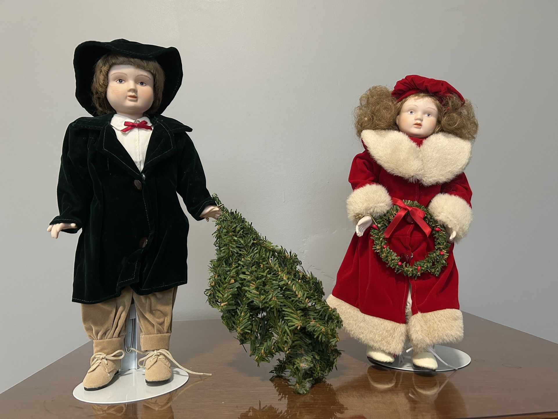 San Francisco Music Box Company Boy & Girl MUSICAL CHRISTMAS Porcelain Doll