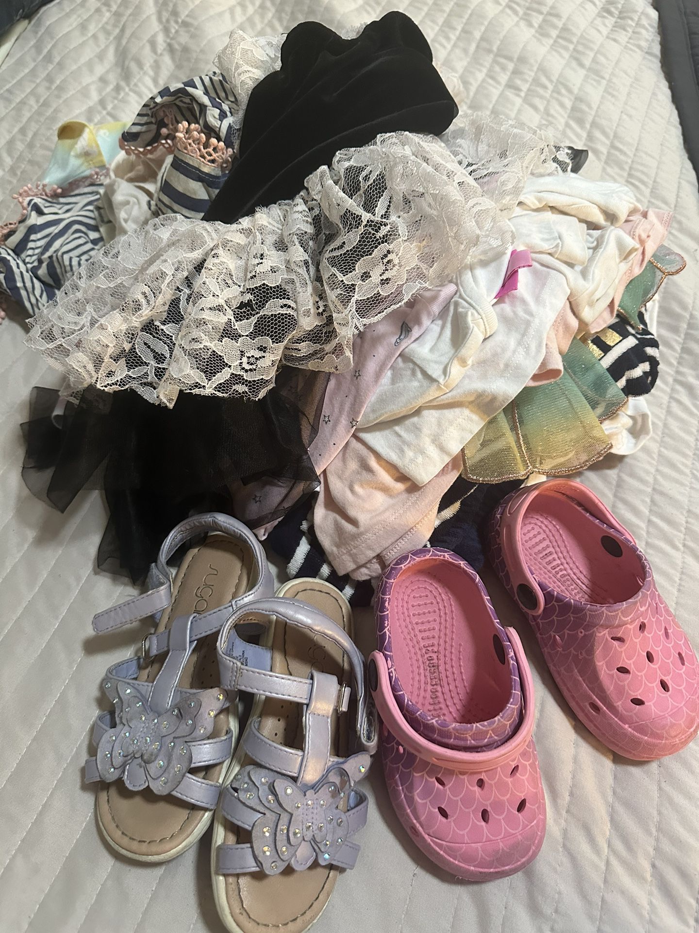 Lots & Lots Girl Toddler Clothes+ Shoes 3T+ 4t 