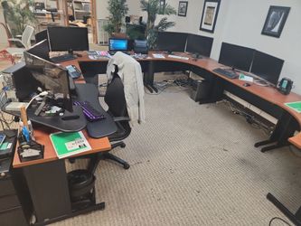 Configurable 6 person group workstation