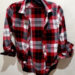 Lightweight Flannel size Woman's Small (Red Black & White)