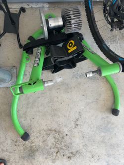 Indoor bicycle trainer, Kinetic Trainer