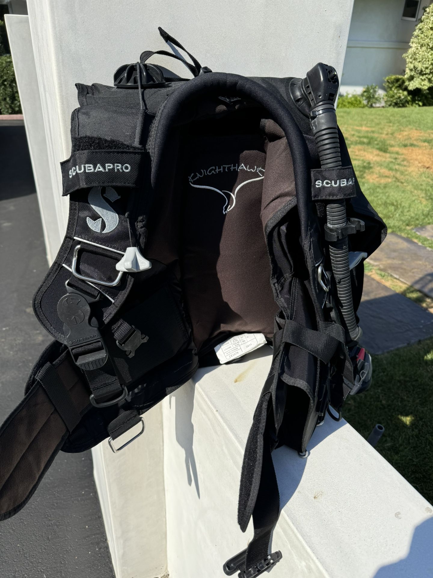 Scubapro Knighthawk Dive BC - Size S with Air2 Inflator/Regulator