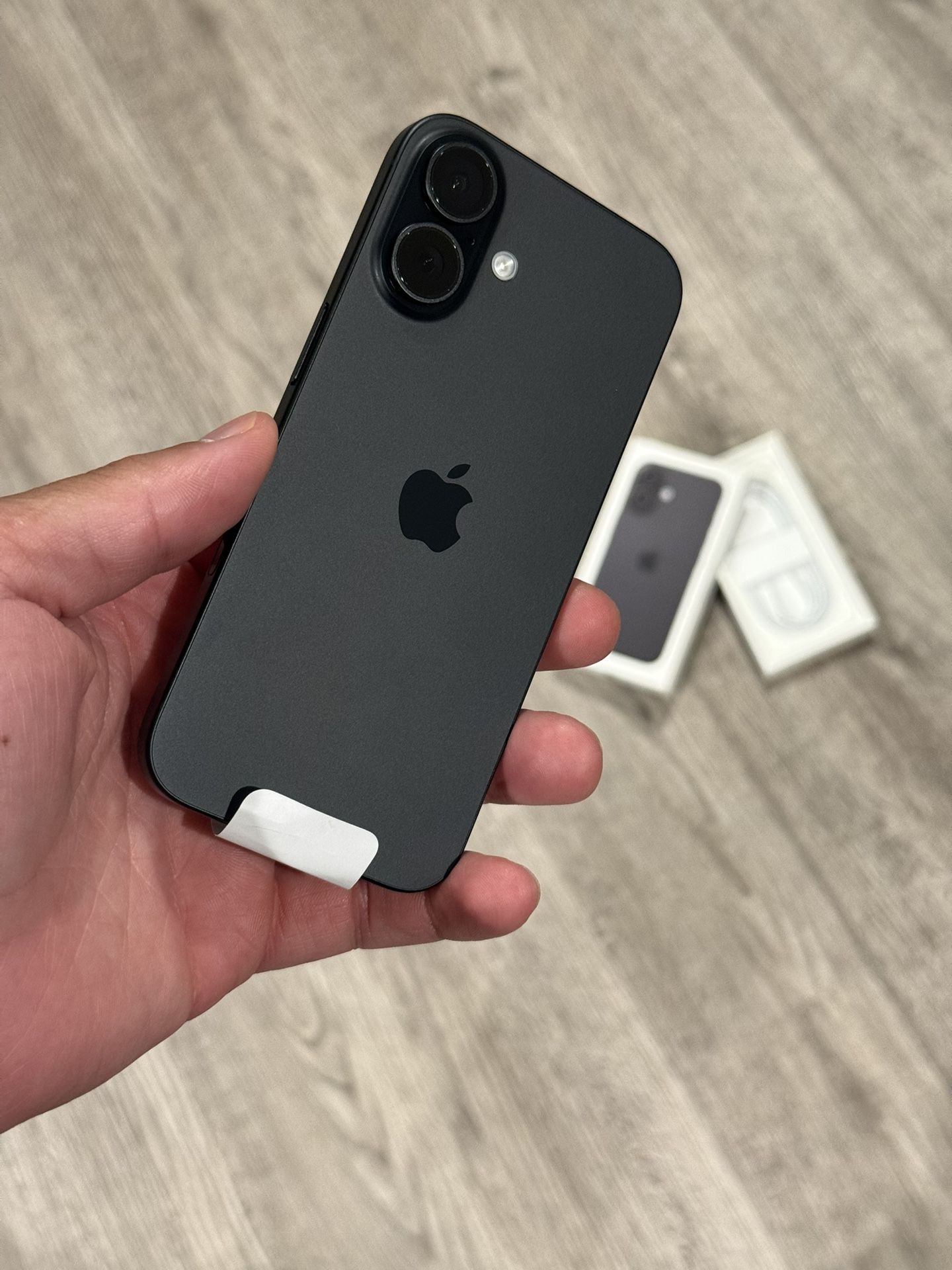 iPhone 16 UNLOCKED - 128GB - Black