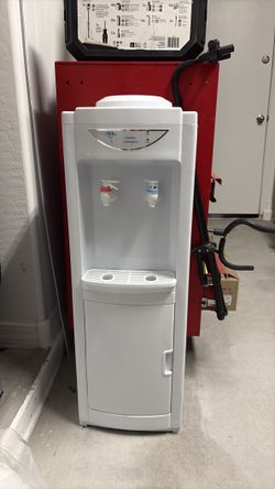 Water jug tower/dispenser