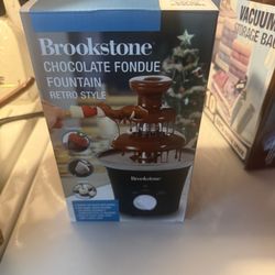 Brookstone Chocolate Fondue Fountain ( Retro Style )