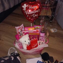 Breese Self Made V Day Baskets