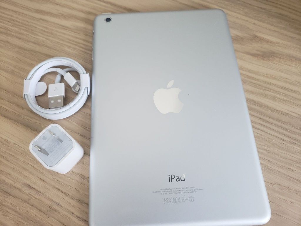 iPad Mini 1 , iCloud Unlocked, Wi-Fi Internet Access , Excellent Condition