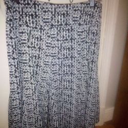 Beautiful Ladies Size Petite Medium Skirt