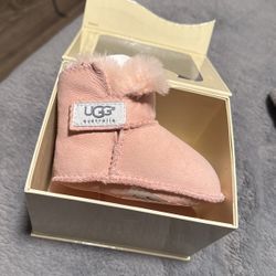 Infant UGG Size Medium 